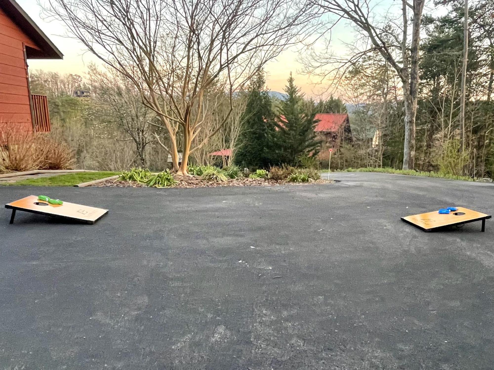 Luxurious Pigeon Forge Cabin, W/ Hottub, Easydrive, Arcade Game, Panoramic Views Exterior photo
